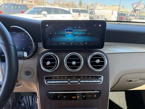 Used 2022 Mercedes-Benz GLC 300 4MATIC w/ Multimedia Package Lite image 18
