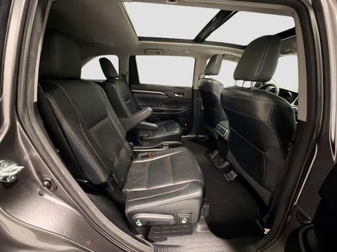 Used 2015 Toyota Highlander Limited Platinum image 25