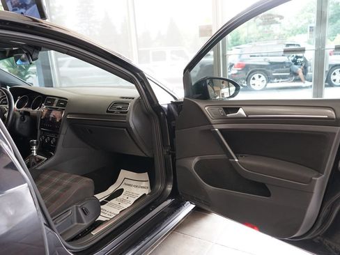 Used 2018 Volkswagen GTI SE FWD image 37