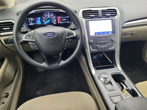 Used 2020 Ford Fusion SE image 22