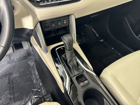 Used 2022 Toyota Corolla Cross XLE image 17