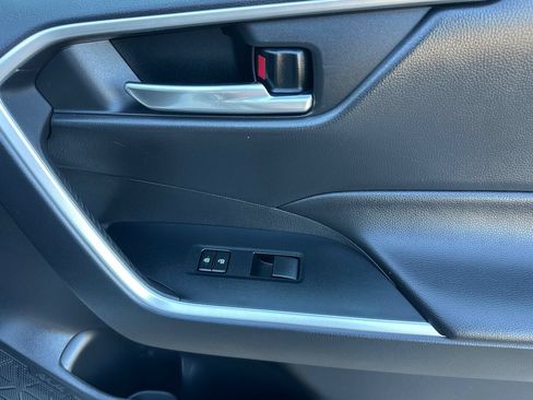Used 2020 Toyota RAV4 XLE w/ All Weather Liner Package FWD image 21