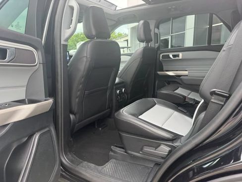 Used 2023 Ford Explorer XLT w/ Equipment Group 202A AWD/4WD image 13