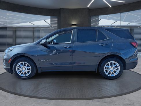 Used 2022 Chevrolet Equinox LS w/ LS Convenience Package image 3