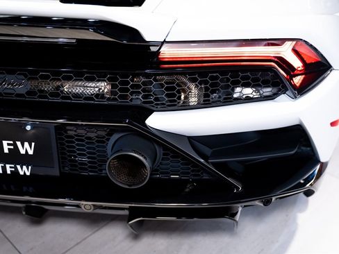 Used 2023 Lamborghini Huracan EVO image 24