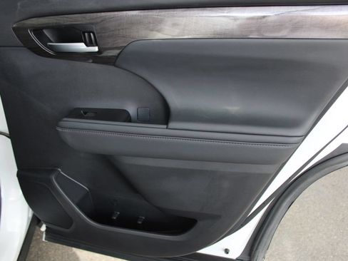 Certified 2026 Toyota Highlander Platinum AWD/4WD image 61