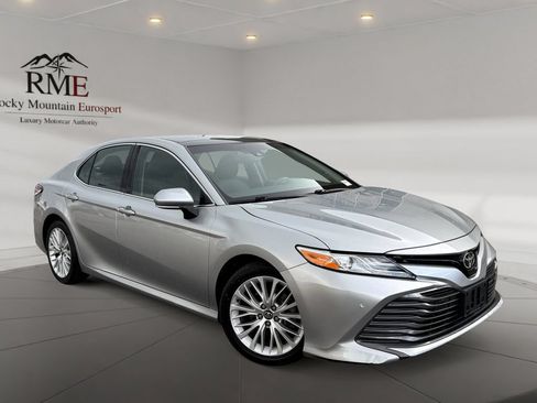 Used 2018 Toyota Camry XLE FWD image 1