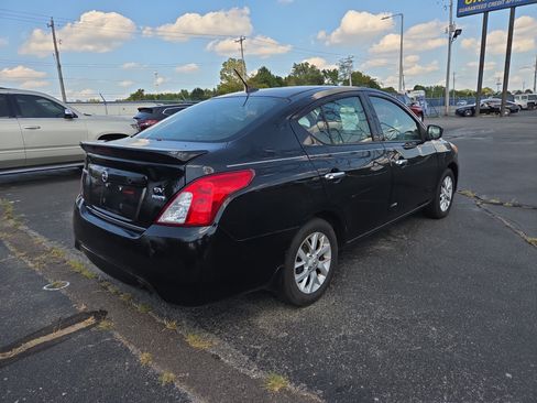 Used 2017 Nissan Versa SV w/ SV Special Edition Package FWD image 5