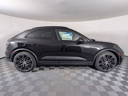 New 2026 Porsche Macan 4 Electric image 8
