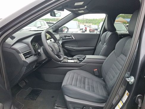 New 2026 Mitsubishi Outlander LE AWD/4WD image 6