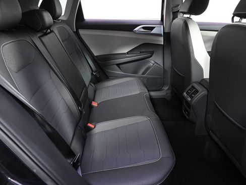 Used 2025 Volkswagen Taos SE AWD/4WD image 18