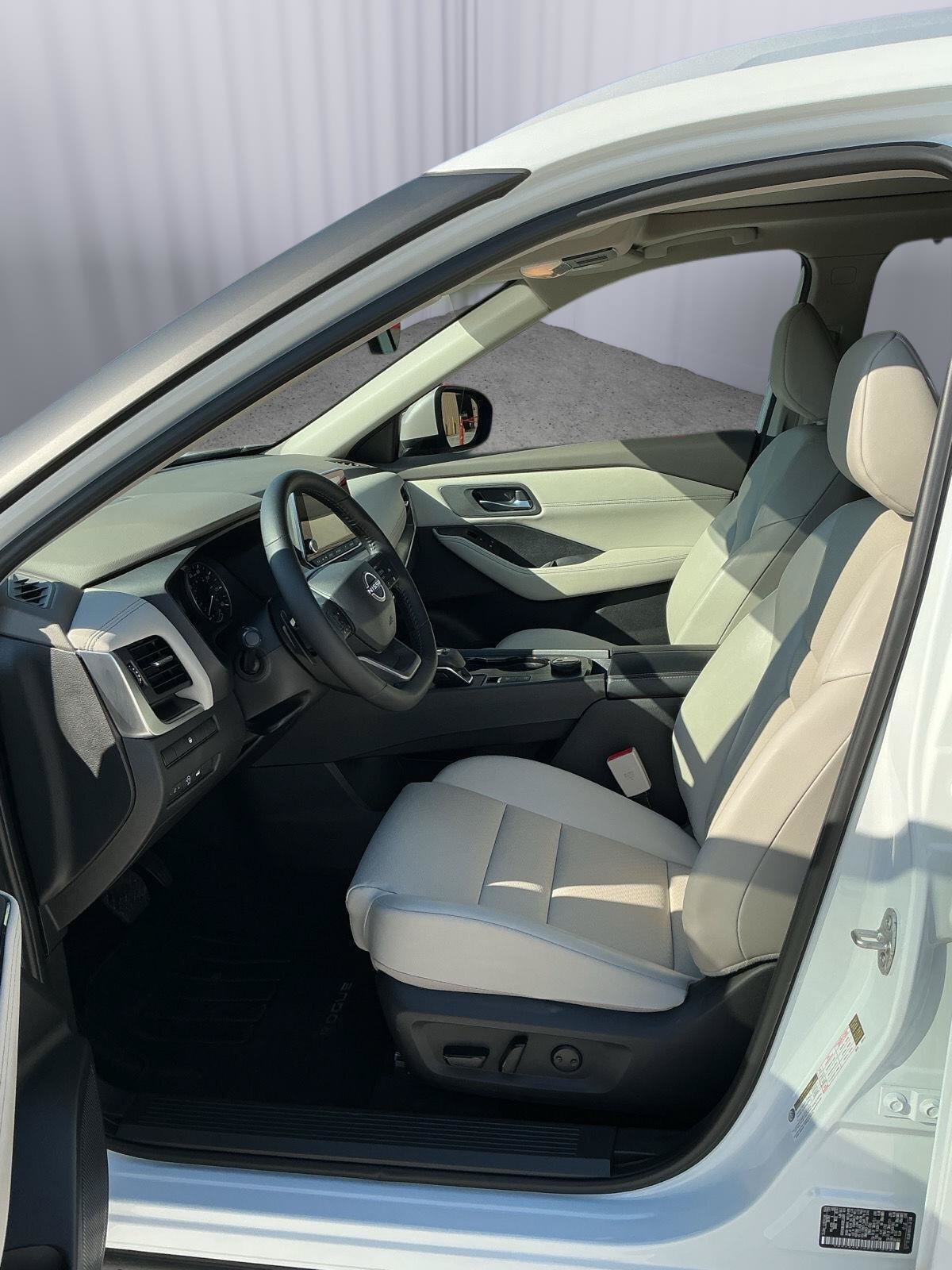 Used 2026 Nissan Rogue SV w/ SV Premium Package AWD/4WD image 16