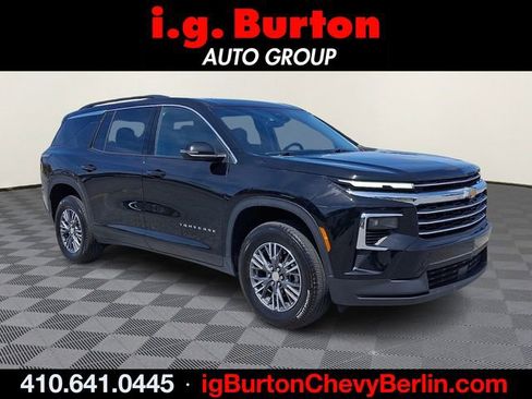Certified 2025 Chevrolet Traverse LT FWD image 1