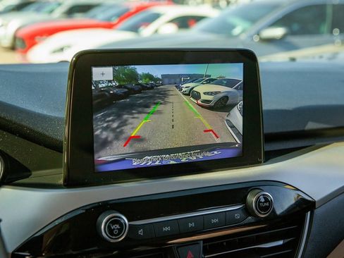 Used 2020 Ford Escape SE image 16