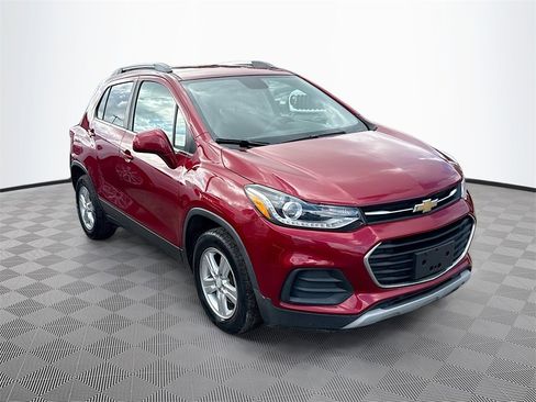 Used 2020 Chevrolet Trax LT w/ LPO, Cargo Package image 4