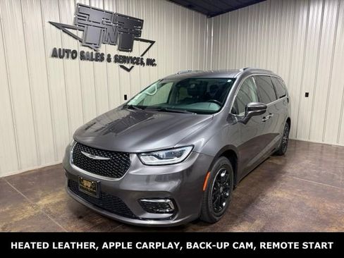 Used 2021 Chrysler Pacifica Touring-L FWD image 1