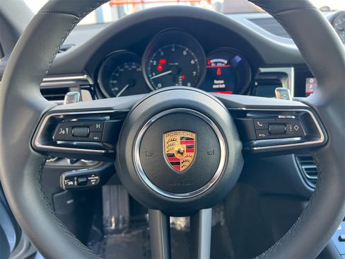 Used 2025 Porsche Macan image 27