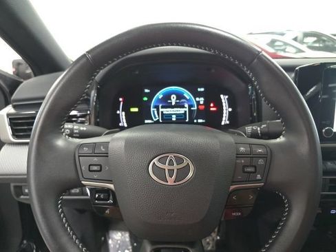 Used 2025 Toyota Camry SE AWD/4WD image 18