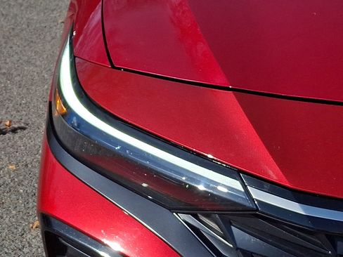 Used 2024 Hyundai Elantra Limited image 10