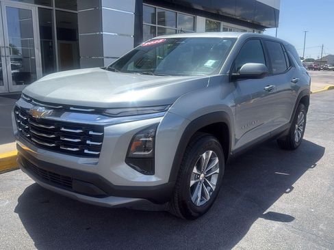 Used 2025 Chevrolet Equinox LT AWD/4WD image 9