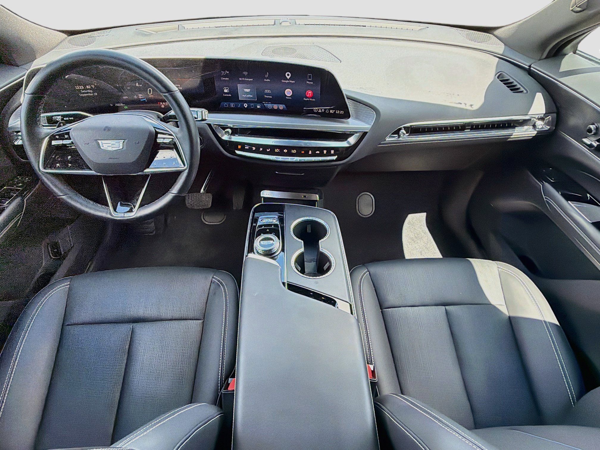 Used 2025 Cadillac Lyriq Luxury RWD image 16