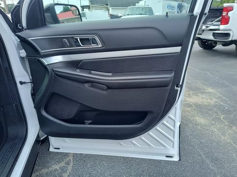 Used 2016 Ford Explorer XLT w/ Equipment Group 202A FWD image 22