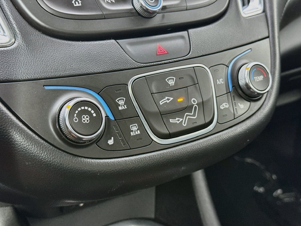 Used 2017 Chevrolet Malibu LT w/ Leather Package FWD image 18