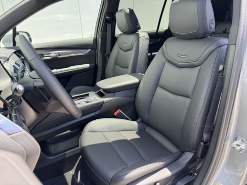 New 2025 Cadillac XT6 Luxury image 11