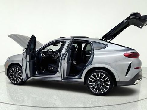 Used 2026 BMW X6 xDrive40i AWD/4WD image 16