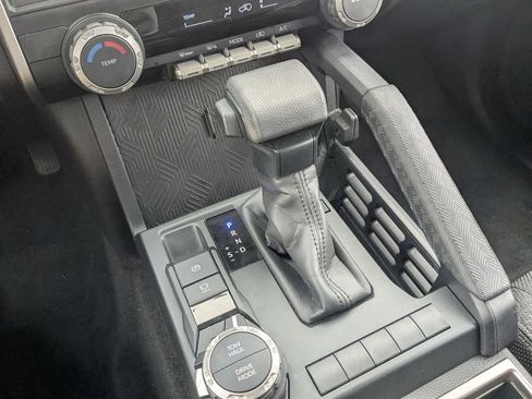 Used 2025 Toyota 4Runner SR5 AWD/4WD image 22
