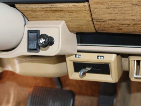 Used 1991 Jeep Grand Wagoneer 4X4 image 51