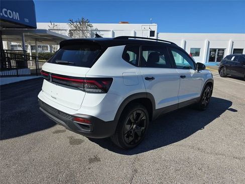 New 2026 Volkswagen Taos SE image 3