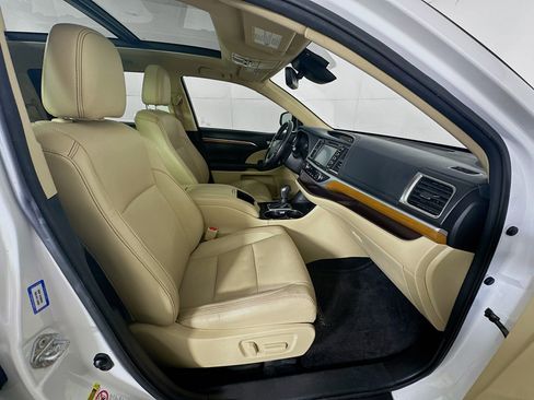 Used 2017 Toyota Highlander Limited Platinum image 35