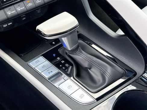 Used 2024 Hyundai Elantra Limited FWD image 17