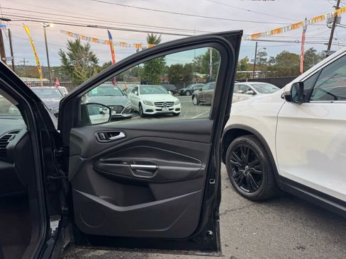 Used 2015 Ford Escape SE image 19