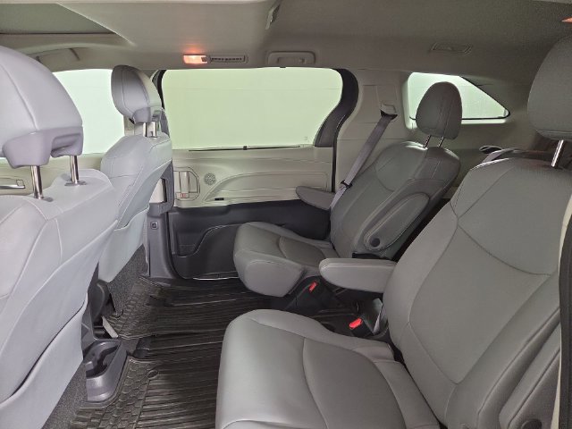 Used 2024 Toyota Sienna XLE FWD image 15