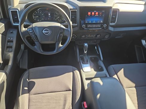 Used 2022 Nissan Frontier SV image 20