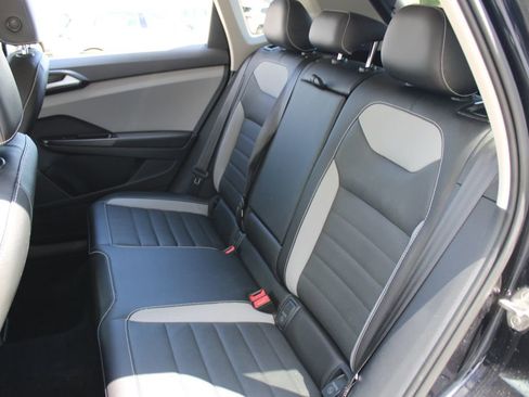Certified 2022 Volkswagen Taos SEL AWD/4WD image 22
