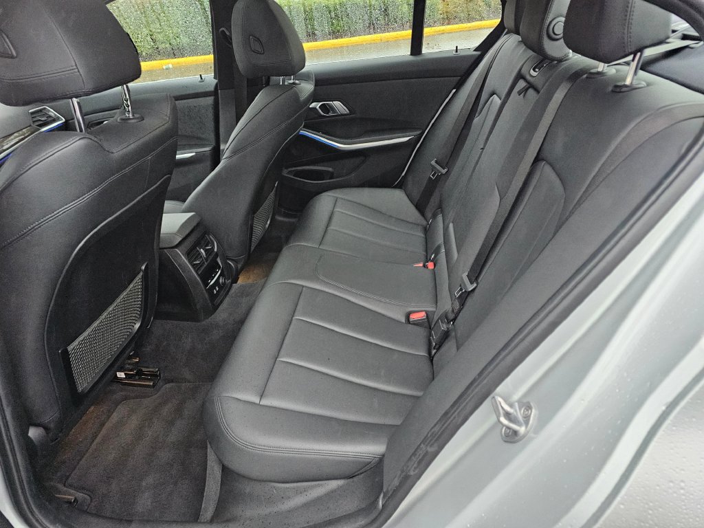 Used 2019 BMW 330i xDrive Sedan w/ Convenience Package AWD/4WD image 17