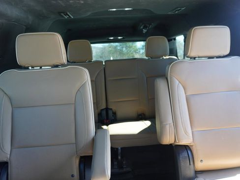 Used 2023 Chevrolet Suburban Premier image 21
