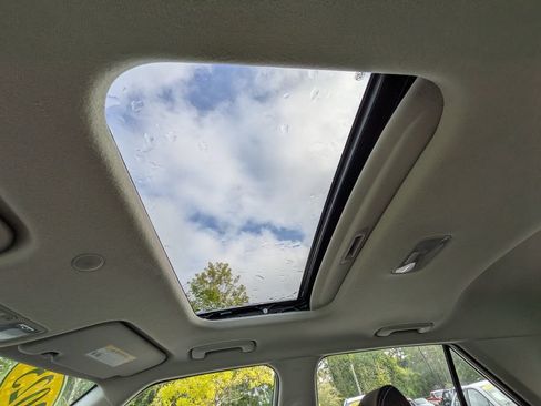 Certified 2025 Hyundai Venue SEL FWD image 22