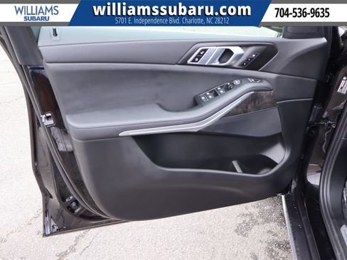 Used 2022 BMW X5 xDrive40i w/ Parking Assistance Package AWD/4WD image 17