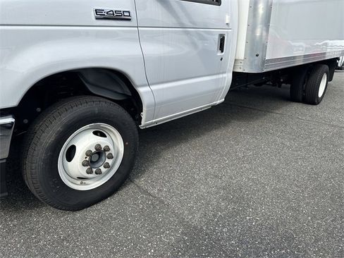 New 2024 Ford E-450 and Econoline 450 Super Duty w/ Power Windows & Locks Group image 23