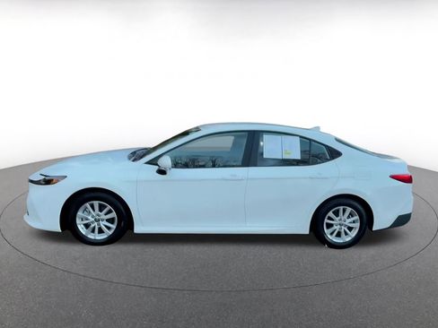 Used 2025 Toyota Camry LE image 9