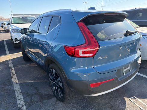 Used 2023 Volvo XC40 B5 Plus w/ Protection Package Premier image 10