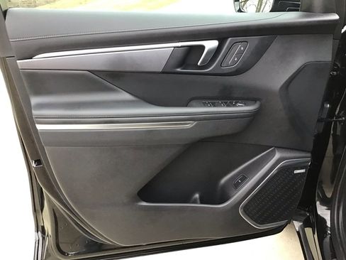 Used 2025 Buick Enclave Sport Touring image 31