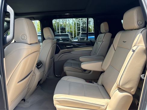 Used 2024 Cadillac Escalade ESV Premium Luxury AWD/4WD image 10