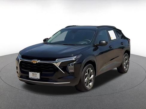 Used 2025 Chevrolet Trax LT FWD image 8