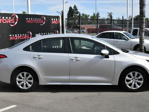 Used 2025 Toyota Corolla LE FWD image 9