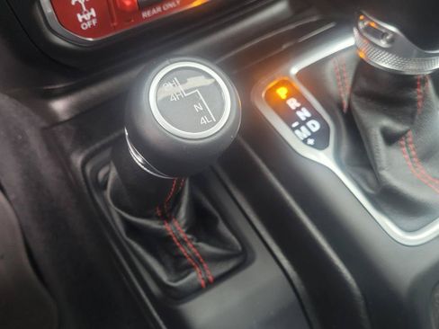 Used 2018 Jeep Wrangler Unlimited Rubicon w/ Dual Top Group AWD/4WD image 22